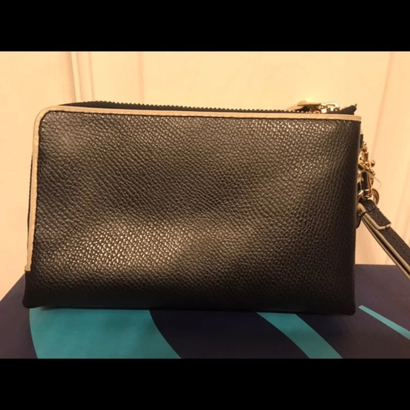 SOLD Coach Double Corner Zip Wristlet in Edgepaint - Picture 2 of 6